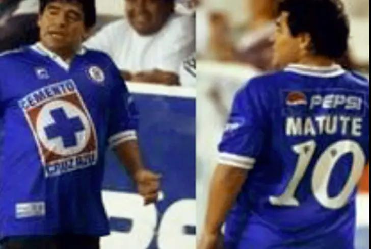 Maradona con el jersey del Matute / FOTO VAMOZ AZUL