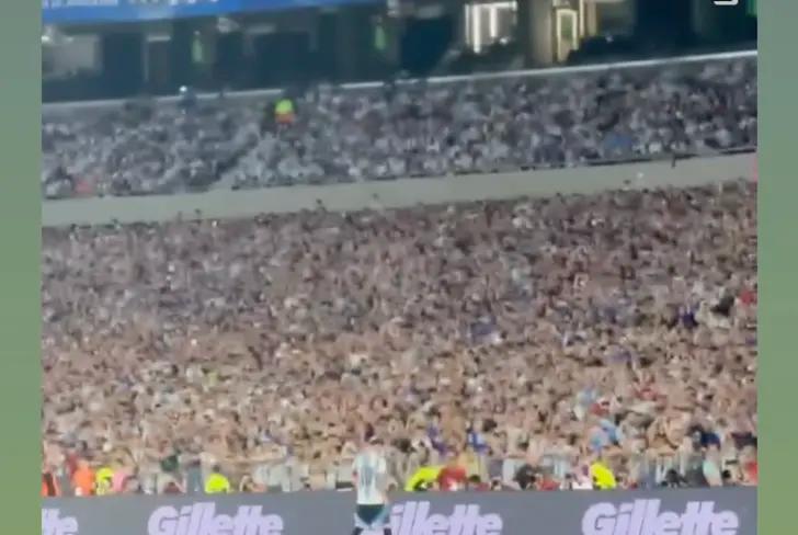 Nicolás Larcamón en el Estadio Monumental