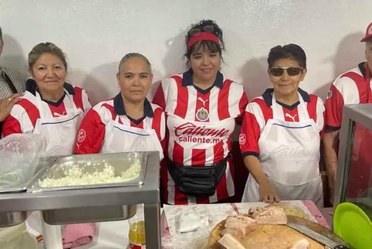 La familia de Ricardo Marín en la taquería Los Pipos / FOTO ESPN