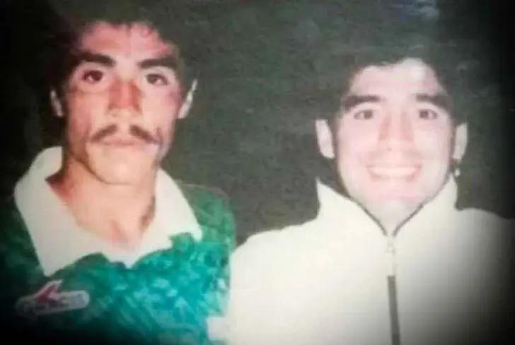 Mario Huescas junto a Maradona / FOTO ESPN