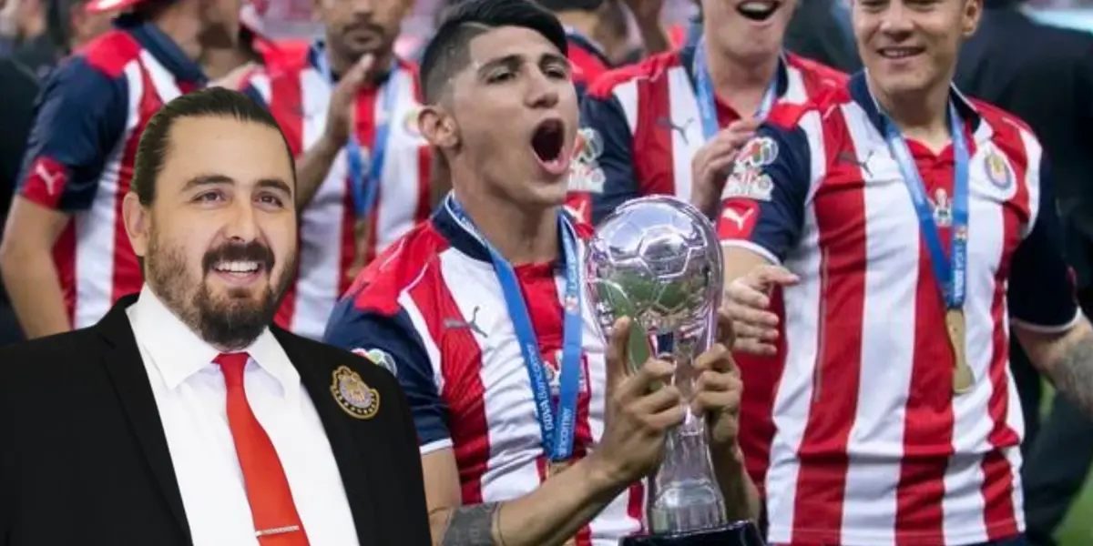 Amaury Vergara junto a jugadores de Chivas campeones del 2017 / FOTO MARCA