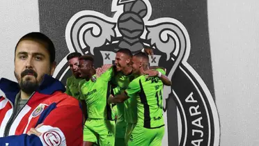 Amaury Vergara junto a jugadores del FC Juárez / FOTO MEXSPORT