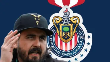 Amaury Vergara molesto y logo de Chivas/Foto Design Partners.