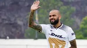 Dani Alves presentado como fichaje de Pumas / FOTO X