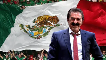 Bandera de México y Ricardo La Volpe/ Foto Fútbol Hoy.