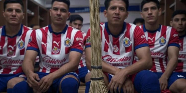 Limpieza en el camerino, filtraron la lista de 8 jugadores que deberían dejar Chivas por bajo rendimiento