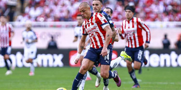 Juegan o se van, los 3 jugadores de Chivas que no dieron una ante Querétaro y defraudaron