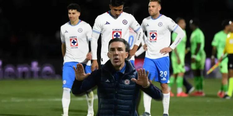 El crack que está desesperado en Cruz Azul porque en 2 partidos solo ha jugado 5 minutos