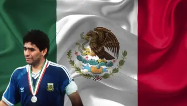 Diego Armando Maradona junto a la bandera de México / FOTO MUNDO DEPORTIVO