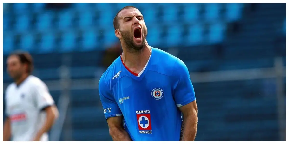 El ex mítico goleador del Cruz Azul, Emmanuel Villa, usó las redes sociales para generar conflicto con los aficionados del América. 