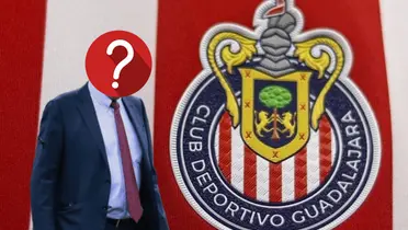 Entrenador incógnito y logo de Chivas/Foto Soy Fútbol.