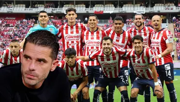 Fernando Gago junto a jugadores de Chivas / FOTO X