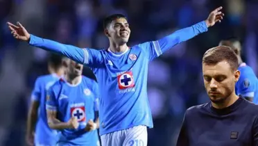 Gamboa celebrando gol de la victoria para Cruz Azul. Foto: Récord