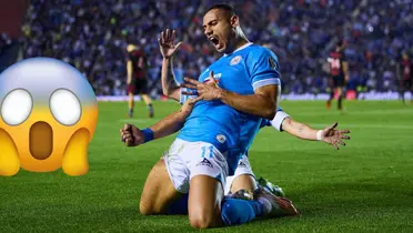 Giakoumakis celebrando gol en Cruz Azul vs Xolos. Foto: Marca