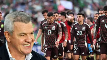Javier Aguirre junto a jugadores de la Selección Mexicana / FOTO SPORTS MEDIA