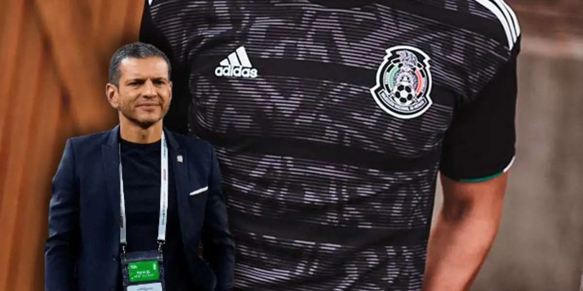 Jersey de la Selección Mexicana y Jaime Lozano/ Foto Fútbol Total.