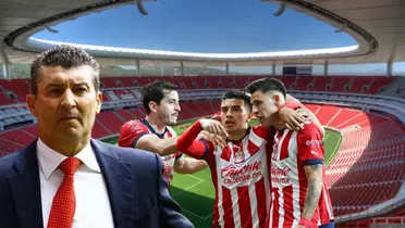 José Manuel de la Torre junto a jugadores de Chivas / FOTO IMAGO7