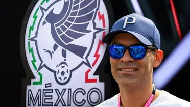 Rafael Márquez con lentes y logo de México/Foto Ovaciones.