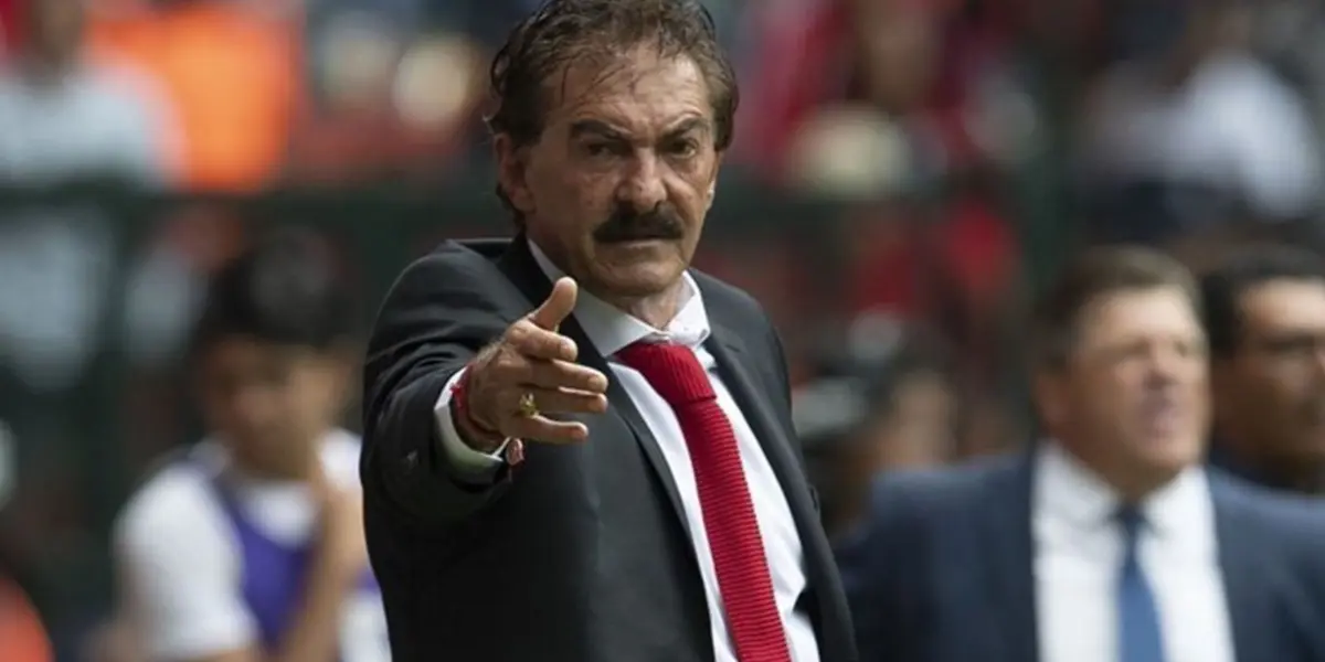 Ricardo Antonio La Volpe será entrenador de Muchachos Futbol Club. 