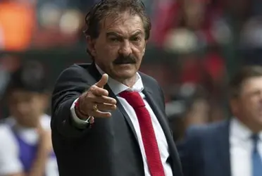 Ricardo Antonio La Volpe será entrenador de Muchachos Futbol Club. 