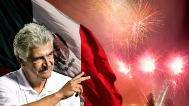 Ricardo Ferretti junto a la bandera de México / FOTO MARCA