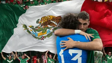 Santiago Giménez y Guillermo Ochoa abrazados/Foto Fútbol Hoy.