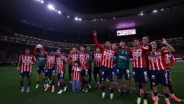 Jugadores en partido. Foto: Chivas
