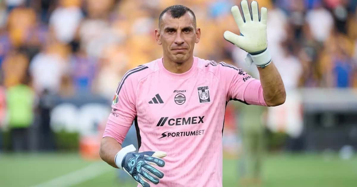 Nahuel Guzmán dice adiós a la hinchada de Tigres tras el Clásico Regio con tres destinos en puerta