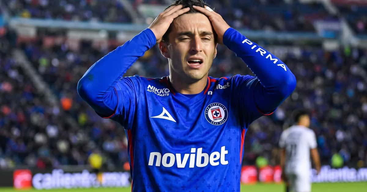 José Paradela puede ser baja para Cruz Azul