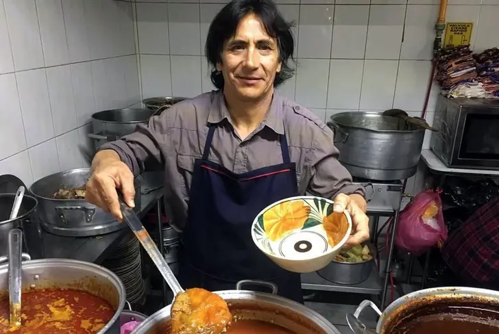 Guadalupe Castañeda trabajando en su cocina económica