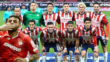 Alexis Vega junto a la alineación de Chivas / FOTO EFE