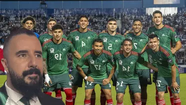 Álvaro Morales junto a futbolistas del Tri / FOTO FÚTBOL TOTAL