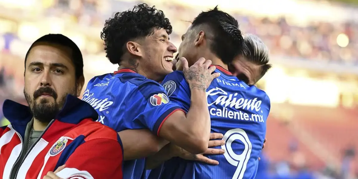 Amaury Vergara junto a los jugadores de Cruz Azul / FOTO IMAGO 7