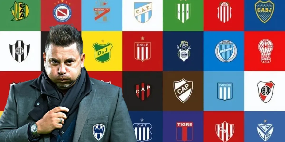 Antonio Mohamed junto a escudos del fútbol argentino / FOTO EL IMPARCIAL DE OAXACA