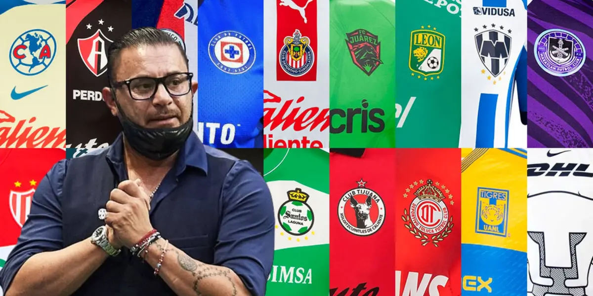 Antonio Mohamed junto a jerseys de la Liga MX / FOTO MARCA