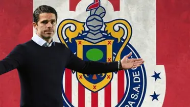 Fernando Gago junto al escudo de Chivas / FOTO X