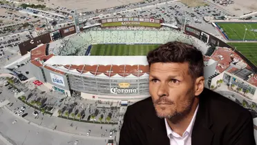 Fernando Ortiz y de fondo el Estadio Corona/ Foto Santos.