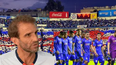 Iván Alonso y jugadores de Cruz Azul caminando/Foto TUDN Shop.