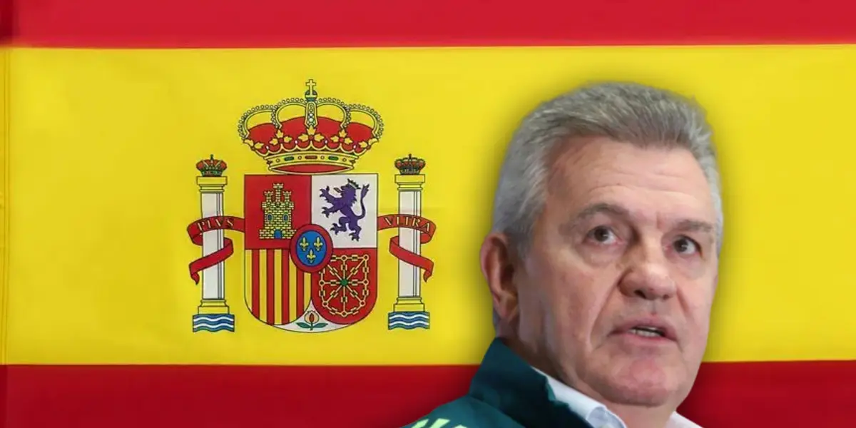 Javier Aguirre y bandera española/Foto Viva Selección.