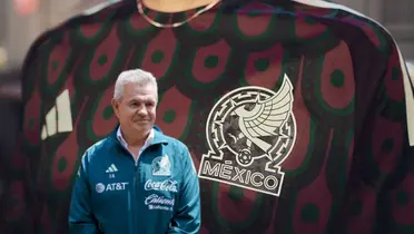 Javier Aguirre y playera de la Selección Mexicana/Foto Dónde Ir.