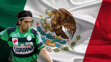 Joaquín Reyes junto a la bandera de México / FOTO RÉCORD