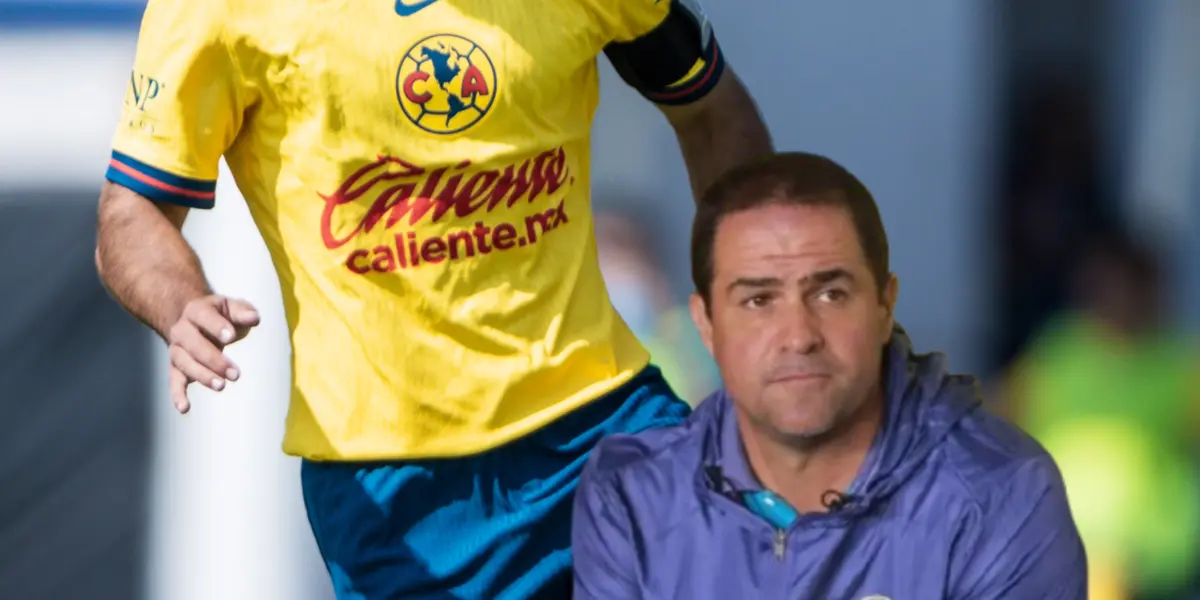 Jugador de las Águilas y André Jardine/ Foto Club América Fuerzas Básicas.