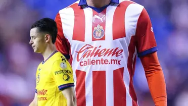 Jugador del Guadalajara y Álvaro Fidalgo/Foto No es Amor es Chivas.