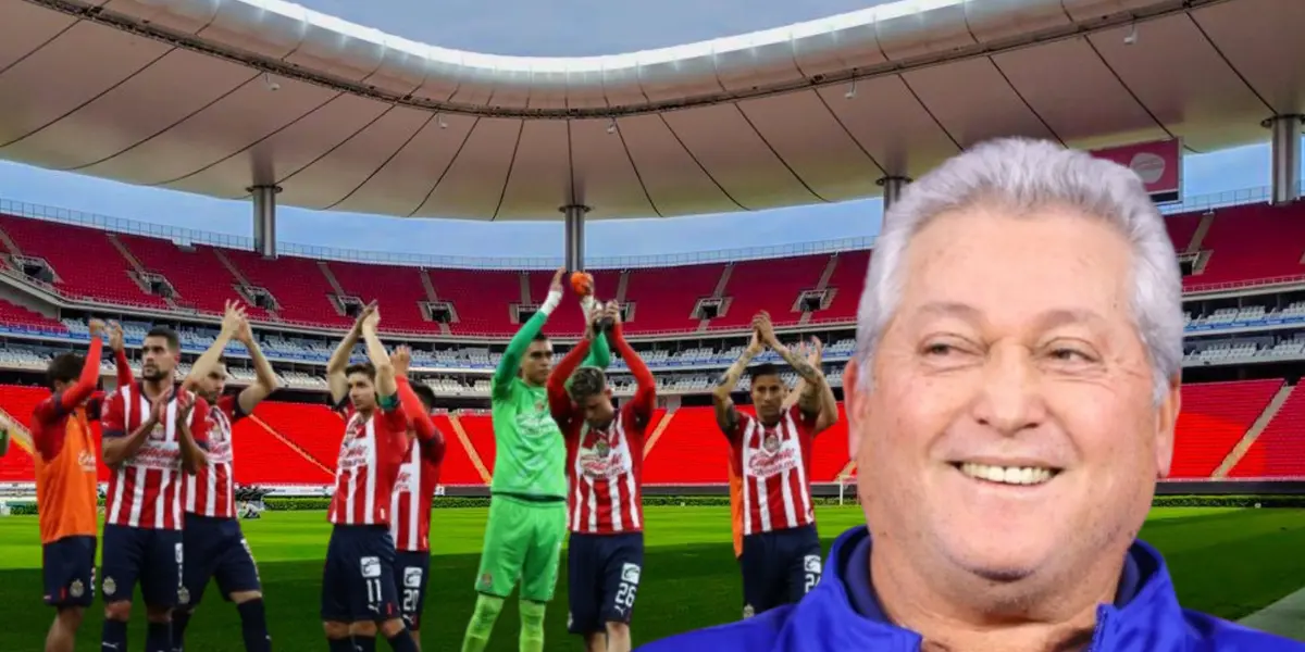 Jugadores de Chivas y Víctor Manuel Vucetich riendo/Foto Estadios de México.