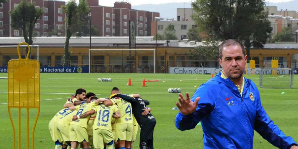 Jugadores del América reunidos y André Jardine a su lado/ Foto Diario ESTO.