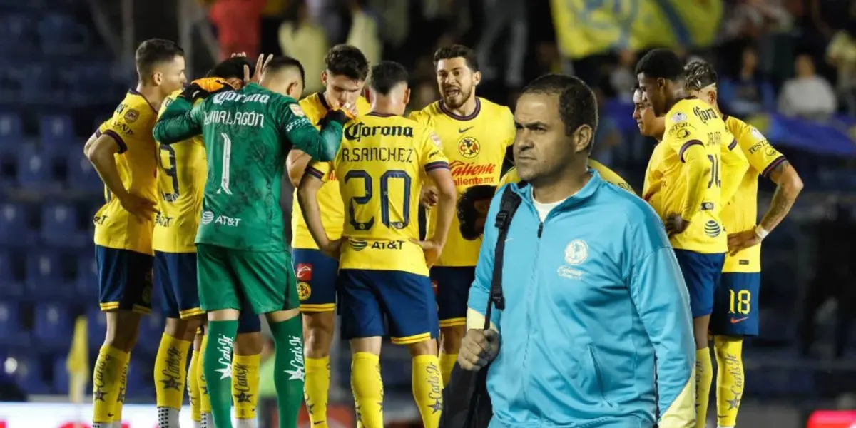 Jugadores del América y André Jardine cargado maleta/Foto Récord.