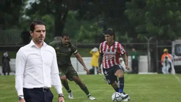 Jugadores disputando balón y Fernando Gago/Foto Dimensión Real de Colima.