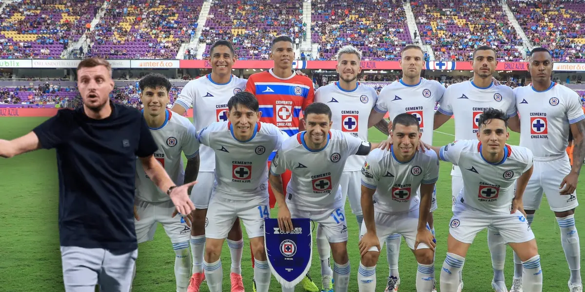 Jugadores posando y Martín Anselmi gritando/ Foto Cruz Azul.