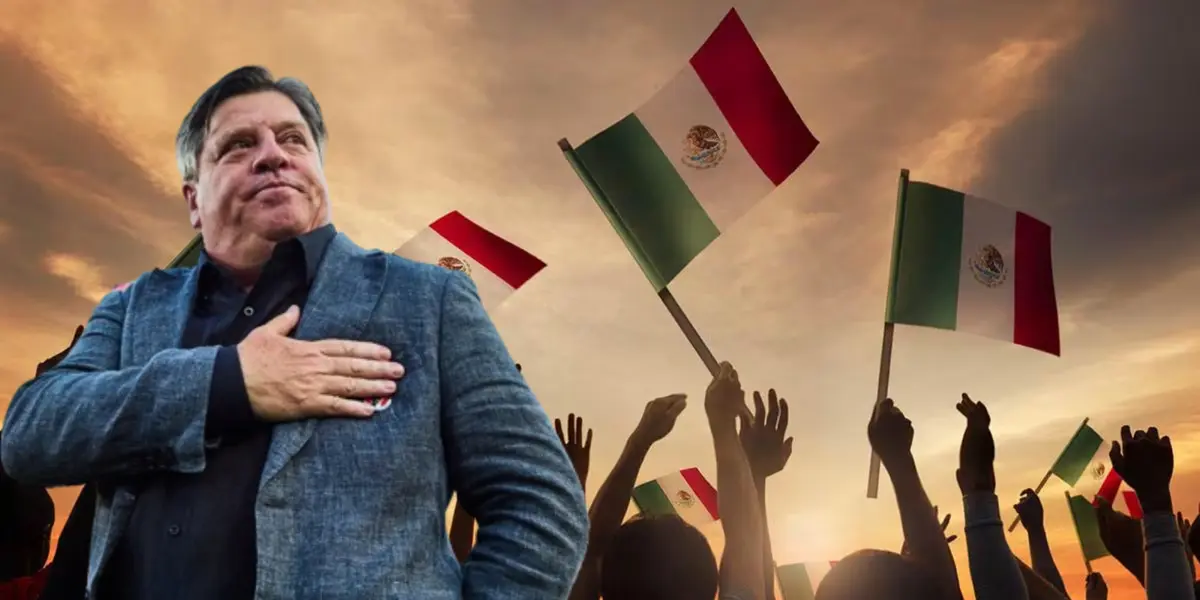 Miguel Herrera junto a banderas mexicanas / FOTO ESTO