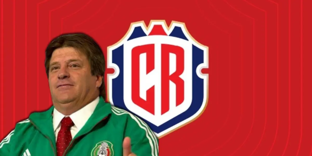 Miguel Herrera junto al escudo de Costa Rica / FOTO CERO CERO